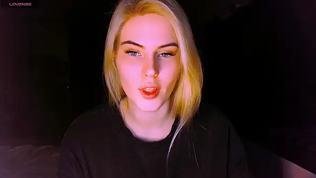 Snapshot of VoluptuousDreams chatting on 13, 3, 2025 VoluptuousDreams online show from 13, 3, 2025