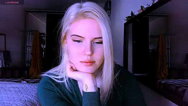 Snapshot of VoluptuousDreams chatting on 14, 3, 2025 VoluptuousDreams online show from 14, 3, 2025