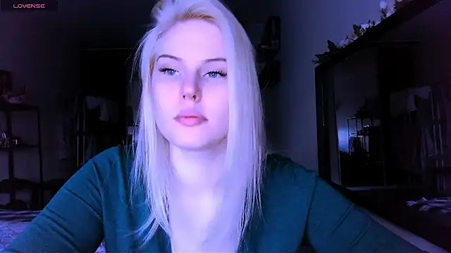 Snapshot of VoluptuousDreams chatting on 16, 3, 2025 VoluptuousDreams online show from 16, 3, 2025