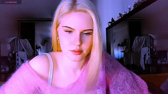 Snapshot of VoluptuousDreams chatting on 22, 3, 2025 VoluptuousDreams online show from 22, 3, 2025