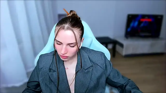 StellaLawless online show from 11, 2, 2025