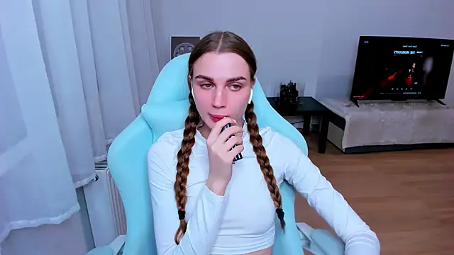 StellaLawless online show from 28, 2, 2025