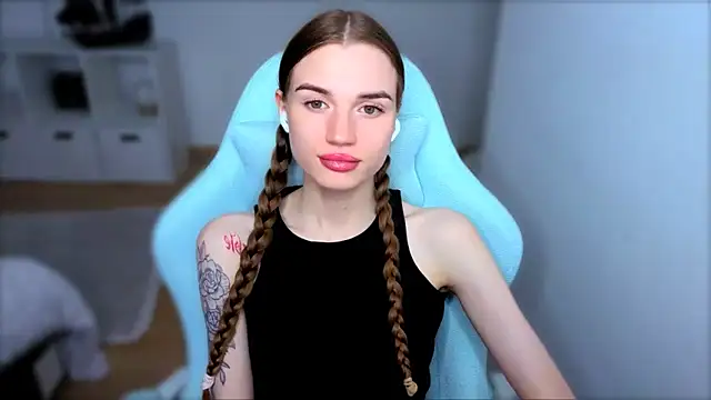 StellaLawless online show from 3, 10, 2025