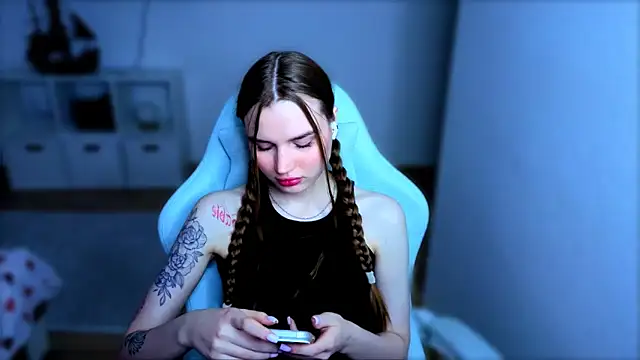 StellaLawless online show from 23, 11, 2025