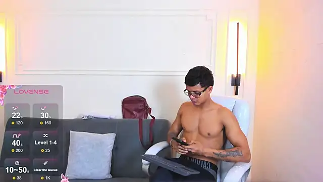 Snapshot of Paradise_boy_s chatting on 21, 5, 2026 Paradise boy s online show from 21, 5, 2026