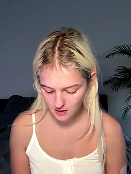 Snapshot of Allylove03 chatting on 8, 12, 2024 Allylove03 online show from 8, 12, 2024