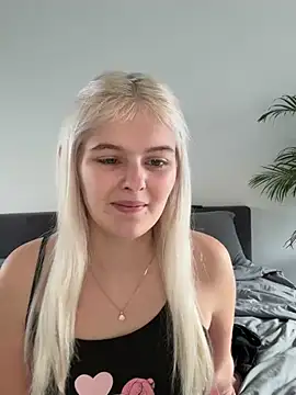 Snapshot of Allylove03 chatting on 30, 12, 2024 Allylove03 online show from 30, 12, 2024