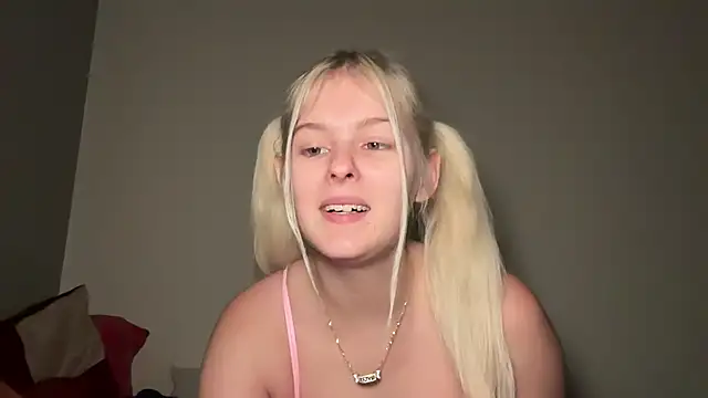 Snapshot of Allylove03 chatting on 17, 2, 2025 Allylove03 online show from 17, 2, 2025