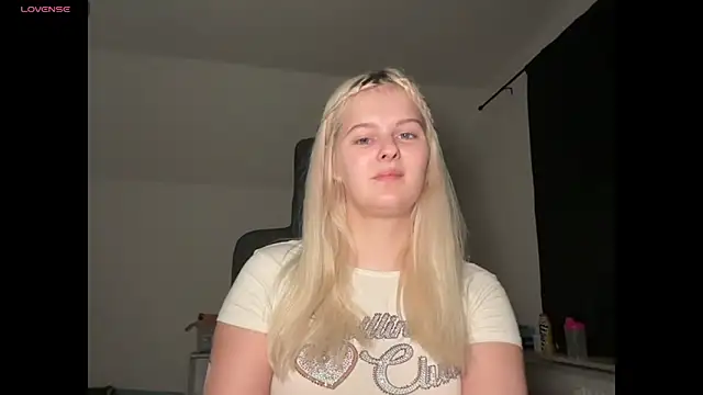 Snapshot of Allylove03 chatting on 12, 9, 2025 Allylove03 online show from 12, 9, 2025