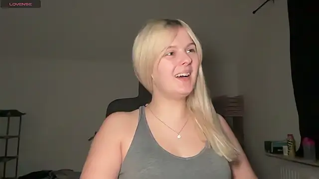 Snapshot of Allylove03 chatting on 22, 9, 2025 Allylove03 online show from 22, 9, 2025