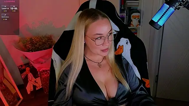 Snapshot of Emili1- chatting on 22, 9, 2025 Emili1- online show from 22, 9, 2025