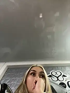 Snapshot of emma_oxford chatting on 24, 1, 2025 emma oxford online show from 24, 1, 2025