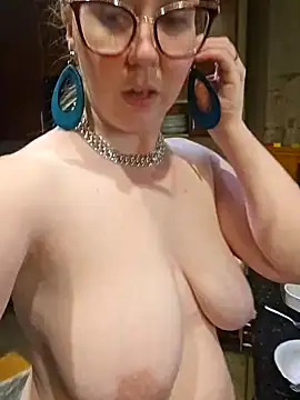 Snapshot of littlelustlamb chatting on 10, 3, 2025 littlelustlamb online show from 10, 3, 2025