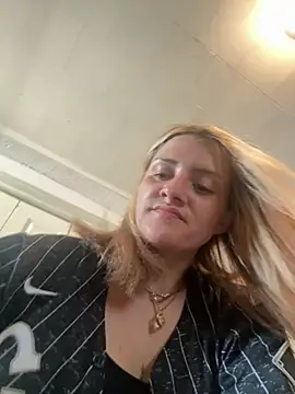 Snapshot of emilysue1 chatting on 9, 7, 2026 emilysue1 online show from 9, 7, 2026