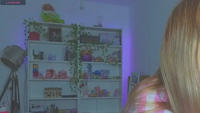 Milia Parker online show from 28, 9, 2025