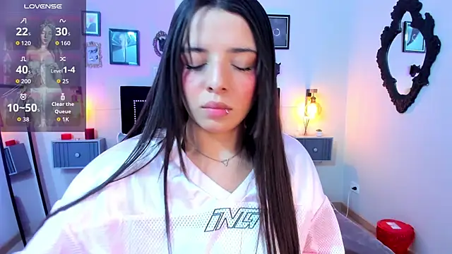 Charlotte  Benett online show from 12, 4, 2026