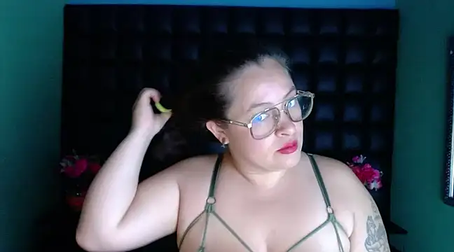 Snapshot of SaraThomso chatting on 4, 12, 2024 SaraThomso online show from 4, 12, 2024