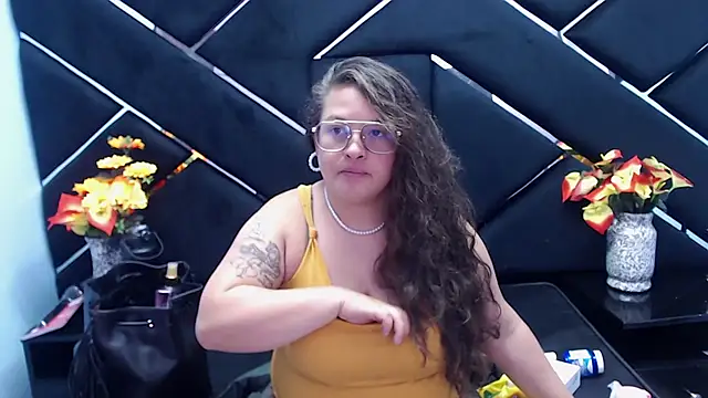 Snapshot of SaraThomso chatting on 11, 2, 2025 SaraThomso online show from 11, 2, 2025