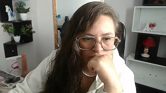 Snapshot of SaraThomso chatting on 11, 3, 2025 SaraThomso online show from 11, 3, 2025