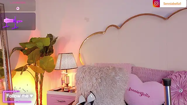 Snapshot of SenniaBella chatting on 2, 4, 2026 SenniaBella online show from 2, 4, 2026