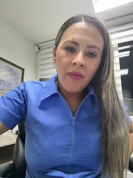 ALONDRAMILF online show from 2, 2, 2025