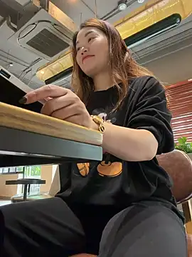 Emily 9xx online show from 12, 11, 2025