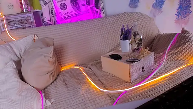 LolaLemona online show from 9, 3, 2025