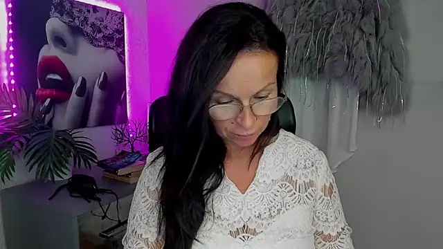 HelenLuxx online show from 9, 9, 2025