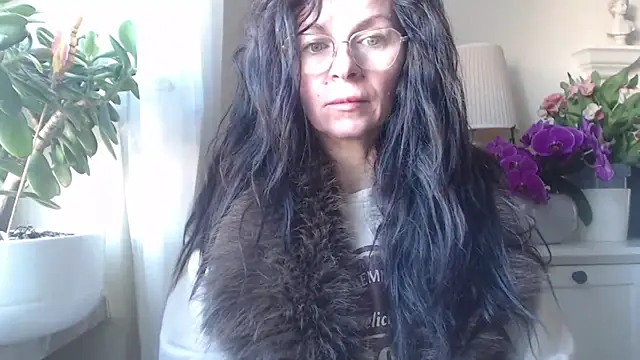 HelenLuxx online show from 6, 11, 2025