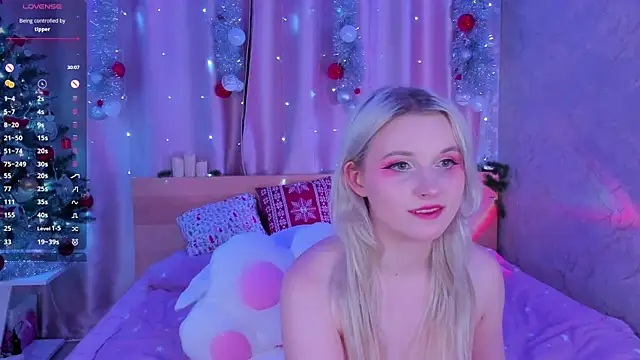 Snapshot of SweeteRose_Royce chatting on 28, 12, 2024 SweeteRose Royce online show from 28, 12, 2024