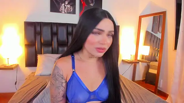 Snapshot of NicoleRouss chatting on 8, 1, 2025 NicoleRouss online show from 8, 1, 2025