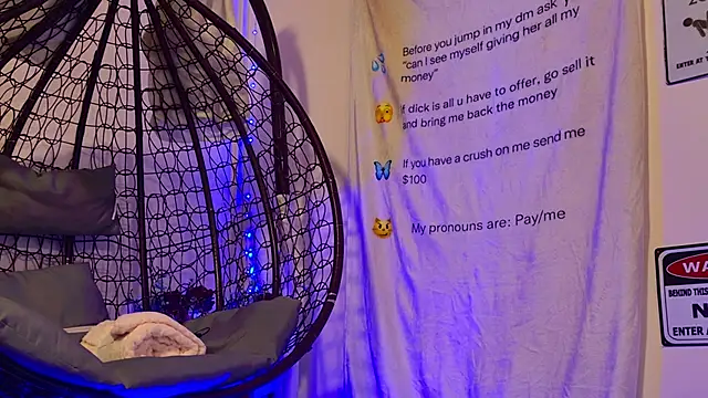 AriaVoss online show from 5, 4, 2026