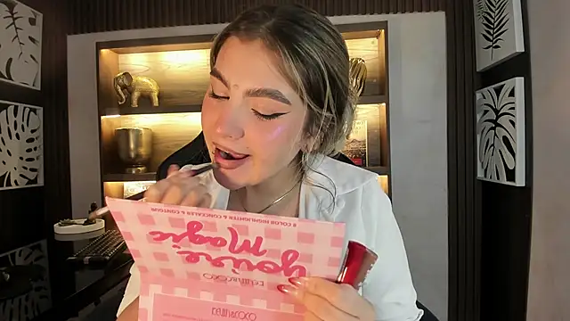 Snapshot of SamantaBone chatting on 13, 1, 2025 SamantaBone online show from 13, 1, 2025