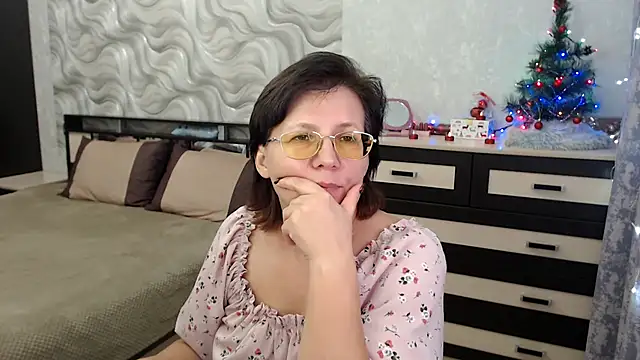 Snapshot of VitaCharm chatting on 10, 1, 2025 VitaCharm online show from 10, 1, 2025