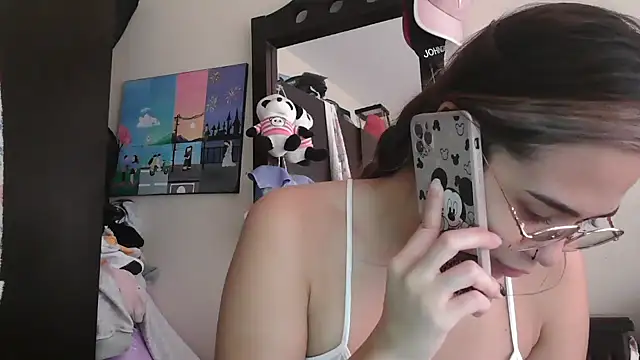 Snapshot of trianabell chatting on 18, 3, 2026 trianabell online show from 18, 3, 2026