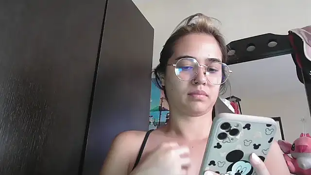 Snapshot of trianabell chatting on 28, 3, 2026 trianabell online show from 28, 3, 2026