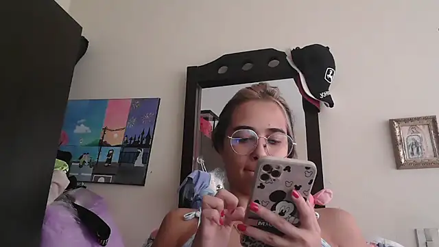 Snapshot of trianabell chatting on 2, 4, 2026 trianabell online show from 2, 4, 2026