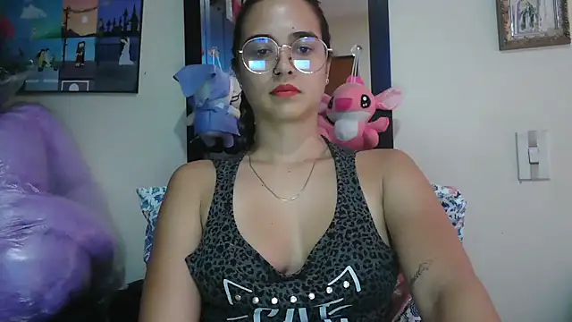 Snapshot of trianabell chatting on 15, 4, 2026 trianabell online show from 15, 4, 2026