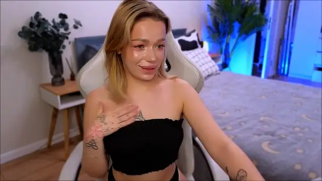 Lily Yin online show from 15, 12, 2025