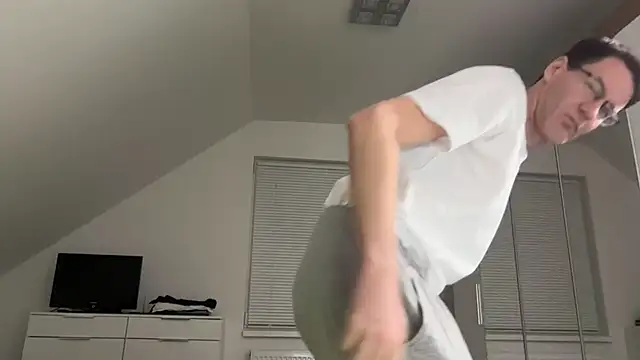 Snapshot of zxzx_cam1 chatting on 13, 2, 2026 zxzx cam1 online show from 13, 2, 2026