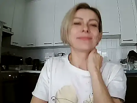 Snapshot of anechka1 chatting on 4, 12, 2024 anechka1 online show from 4, 12, 2024