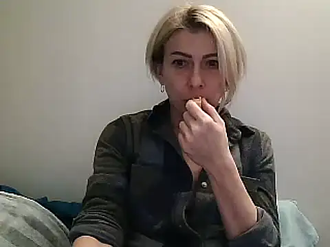 Snapshot of anechka1 chatting on 2, 1, 2025 anechka1 online show from 2, 1, 2025