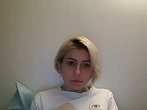 Snapshot of anechka1 chatting on 5, 1, 2025 anechka1 online show from 5, 1, 2025