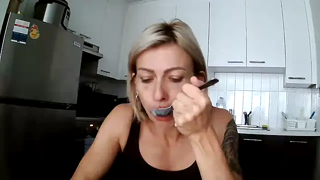 Snapshot of anechka1 chatting on 16, 9, 2025 anechka1 online show from 16, 9, 2025