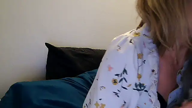 Snapshot of anechka1 chatting on 6, 1, 2026 anechka1 online show from 6, 1, 2026