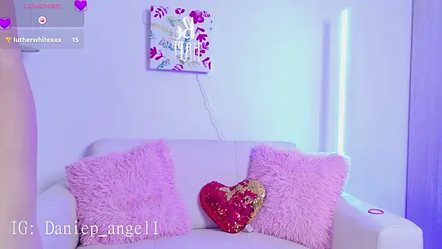Snapshot of daniep_angel chatting on 13, 10, 2025 daniep angel online show from 13, 10, 2025