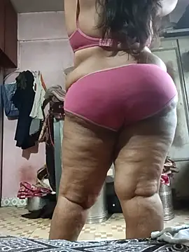 Snapshot of Love_Jenny chatting on 5, 7, 2026 Love Jenny online show from 5, 7, 2026