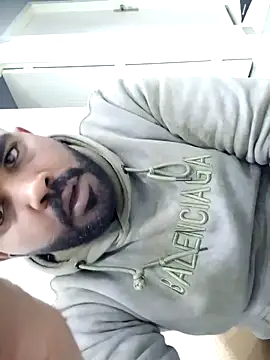 Snapshot of ListedLoin chatting on 4, 3, 2025 ListedLoin online show from 4, 3, 2025