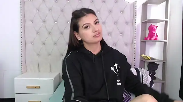 Abril Squirt online show from 15, 4, 2026