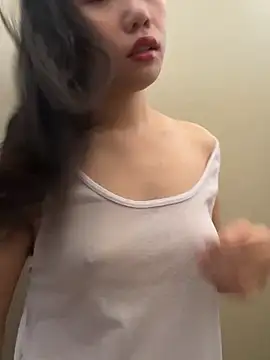 Snapshot of Eliza-E chatting on 17, 12, 2025 Eliza-E online show from 17, 12, 2025